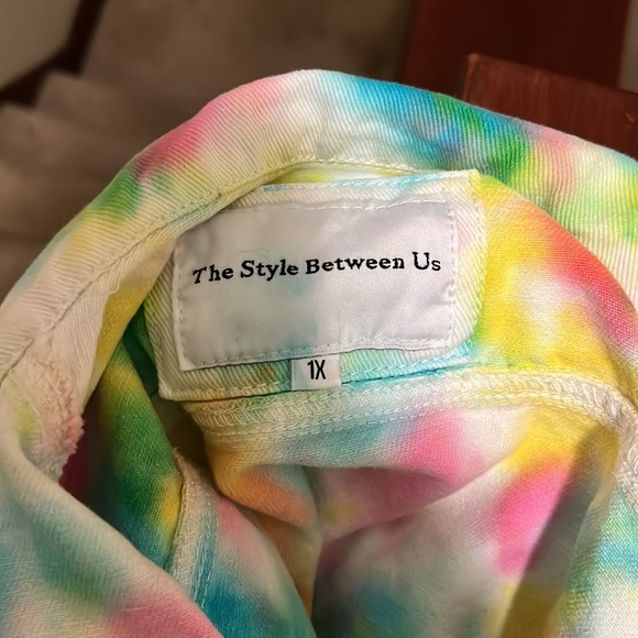 This is very colorful jacket that will go with a fun fit. - Picture 2 of 4